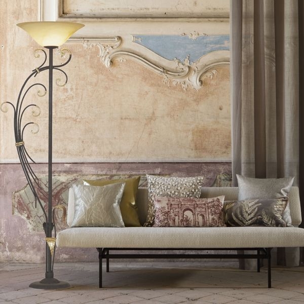 Menzel Florence Antik Standleuchte reich geschmiedet braun schwarz mit Blattgold Lampenglas Scavo uni Landhaus